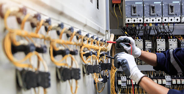 Professional Electrician technician working in Wildwood, MO